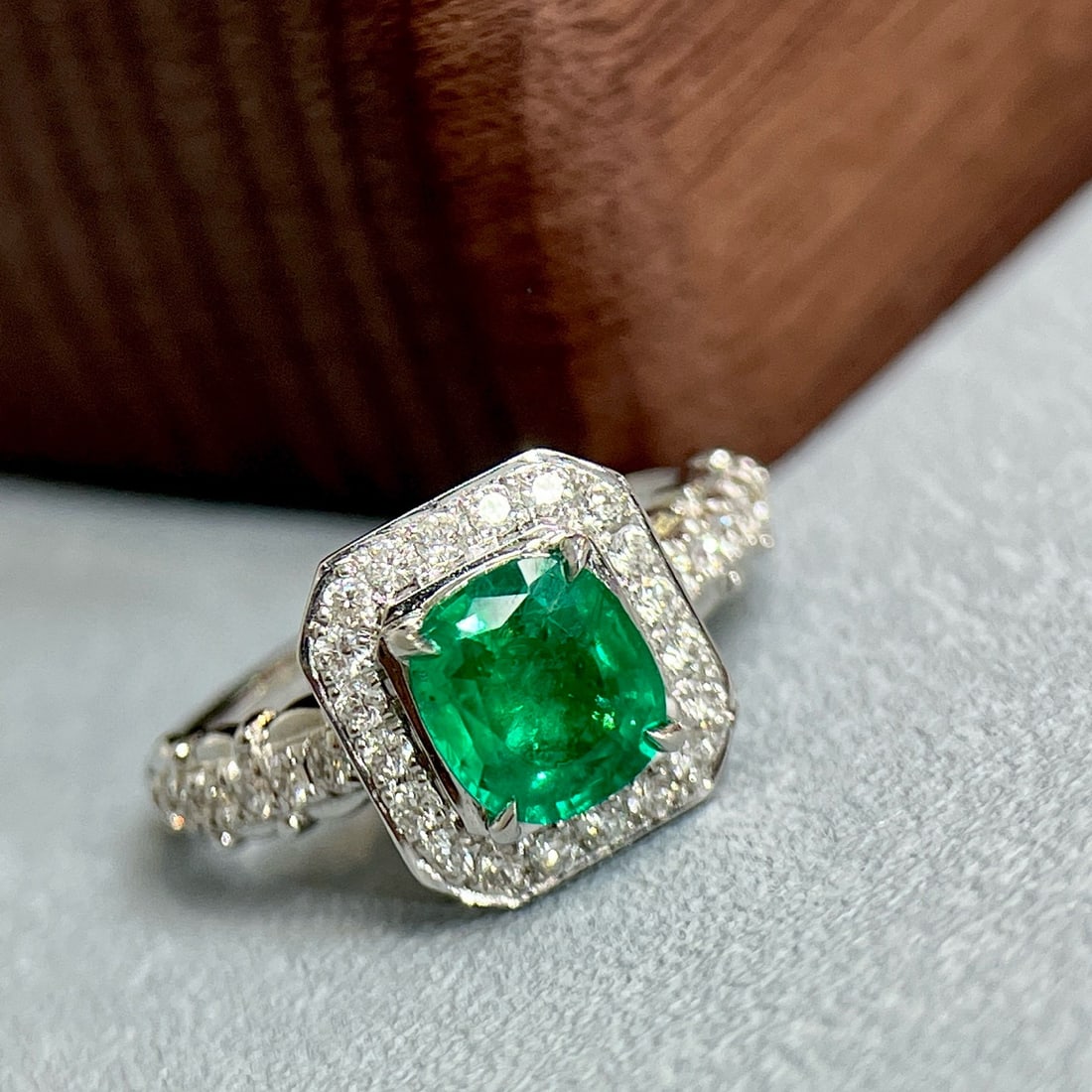 14k Gold 1.57 Ctw Vivid Green Natural Emerald & Diamond Ring: Ref:230956147 // gold content:14k gold // ring size:7. 25us // // main gemstone:emerald // shape:cushion // carat weight:1. 12ct // color:vivid green // treatment:natural // // adjacent gemstone 2 : d
