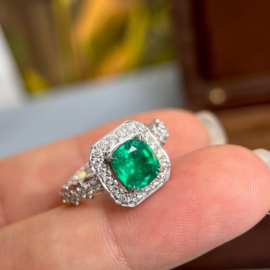 14k Gold 1.57 Ctw Vivid Green Natural Emerald & Diamond Ring - 5