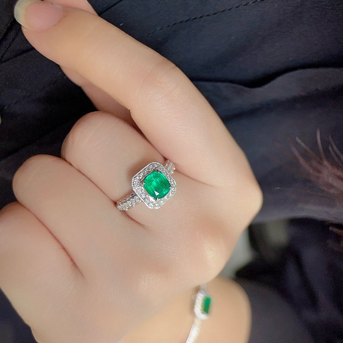 14k Gold 1.57 Ctw Vivid Green Natural Emerald & Diamond Ring - 6