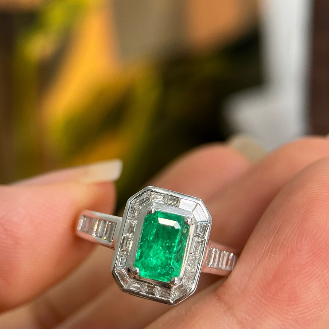 14k Gold 1.4 Ctw Vivid Green Natural Emerald & Diamond Ring: Ref:230956150 // gold content:14k gold // ring size:7. 25us // // main gemstone:emerald // shape:octagonal // carat weight:0. 9ct // color:vivid green // treatment:natural // // adjacent gemstone 2 :