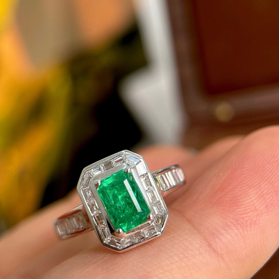 14k Gold 1.4 Ctw Vivid Green Natural Emerald & Diamond Ring - 2