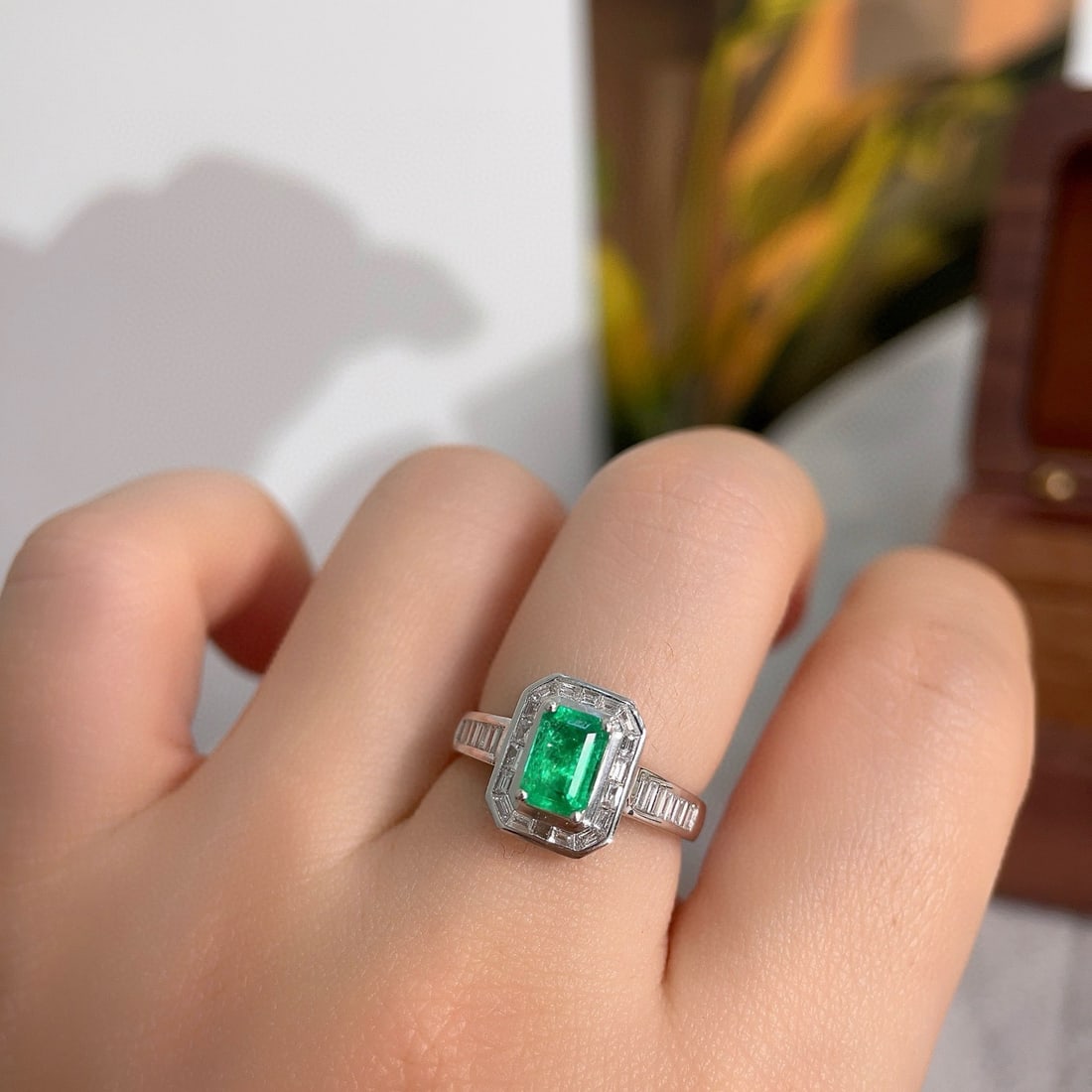14k Gold 1.4 Ctw Vivid Green Natural Emerald & Diamond Ring - 5