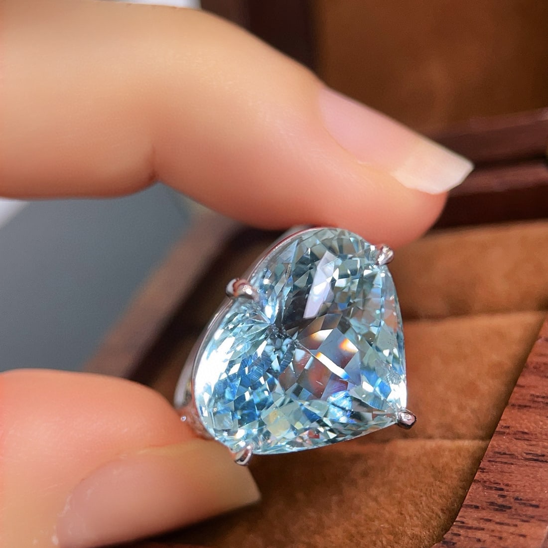 14k Gold 12.69 Ctw Natural Aquamarine & Diamond Ring: Ref:230956157 // gold content:14k gold // ring size:7. 25us // // main gemstone:aquamarine // shape:heart // carat weight:12. 15ct // color:blue // treatment:natural // // adjacent gemstone 2 :