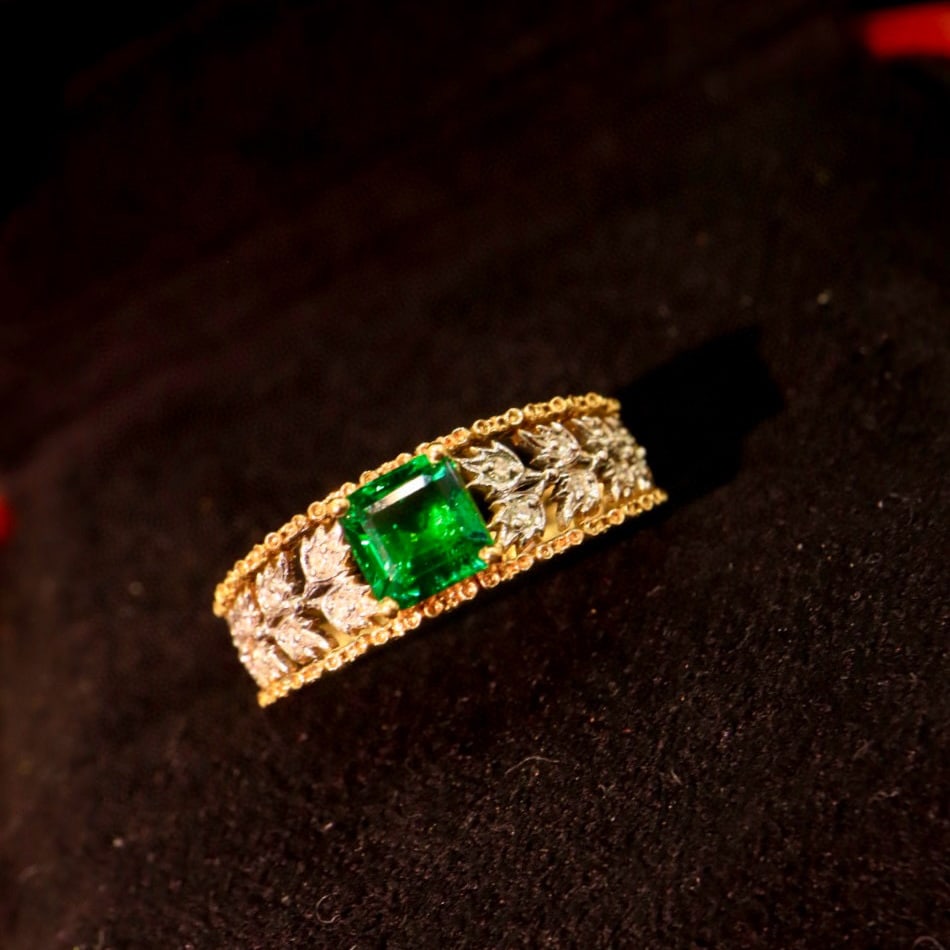 14k Gold 0.95 Ctw Vivid Green Natural Emerald & Diamond Ring - 5