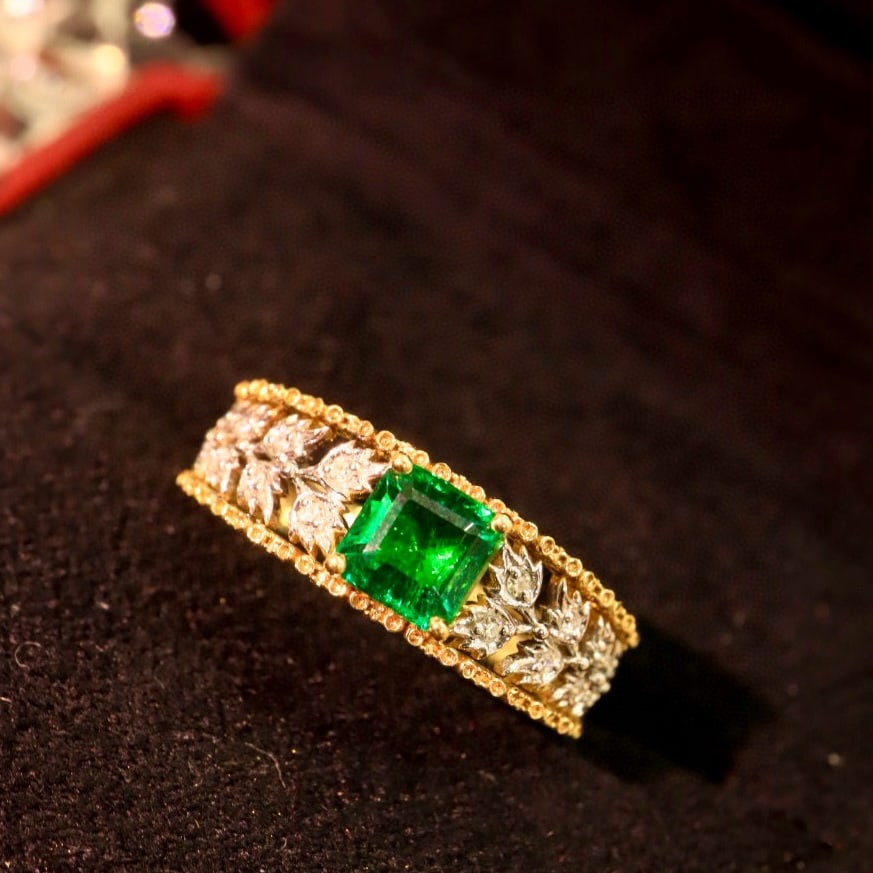 14k Gold 0.95 Ctw Vivid Green Natural Emerald & Diamond Ring - 8