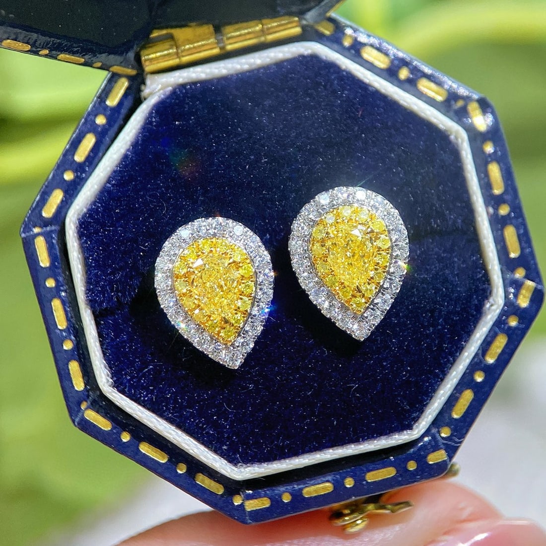 14k Gold 0.49 Ctw Natural Yellow Diamond & Diamond Earrings: Ref:230956177 // gold content:14k gold // main gemstone:yellow diamond // shape:pear // carat weight:0. 29ct // color:yellow // treatment:natural // // adjacent gemstone 2 : diamond // shape:round