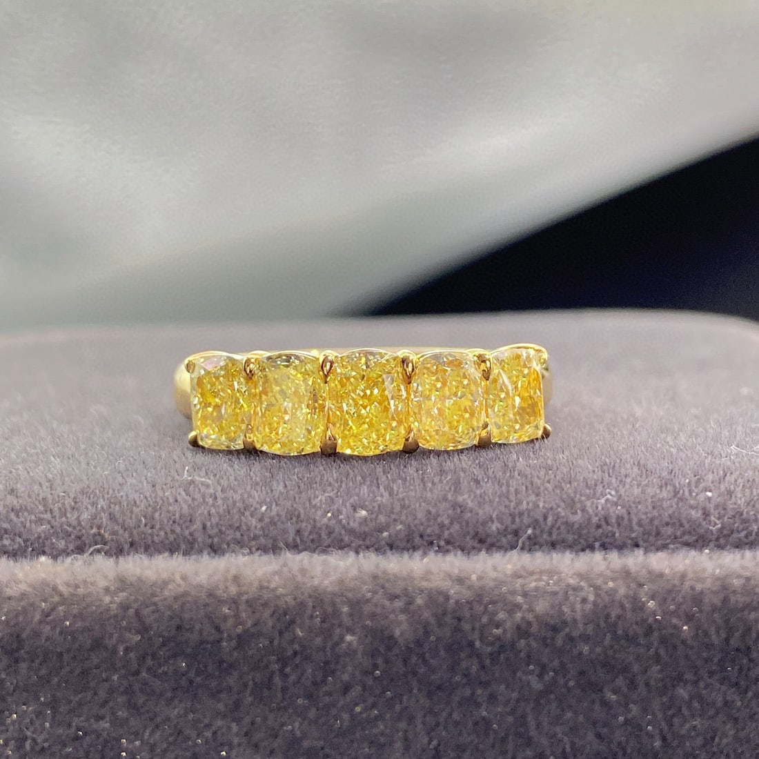 14k Gold 2.60 Ct Natural Yellow Diamond Ring - 2