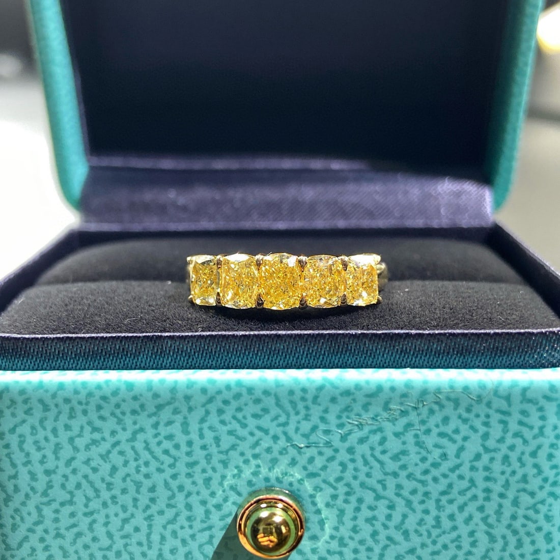14k Gold 2.60 Ct Natural Yellow Diamond Ring - 3