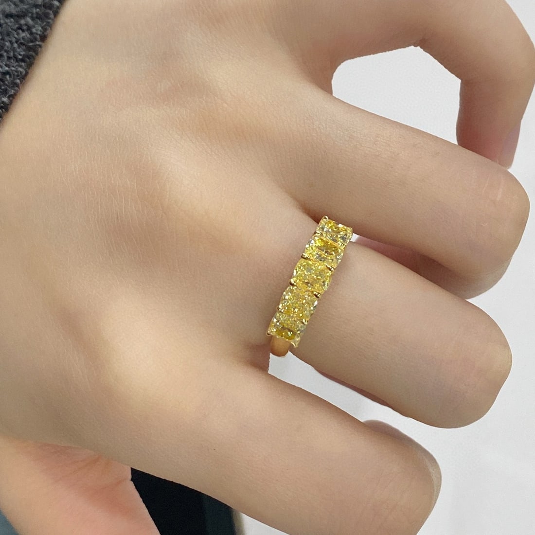 14k Gold 2.60 Ct Natural Yellow Diamond Ring - 4