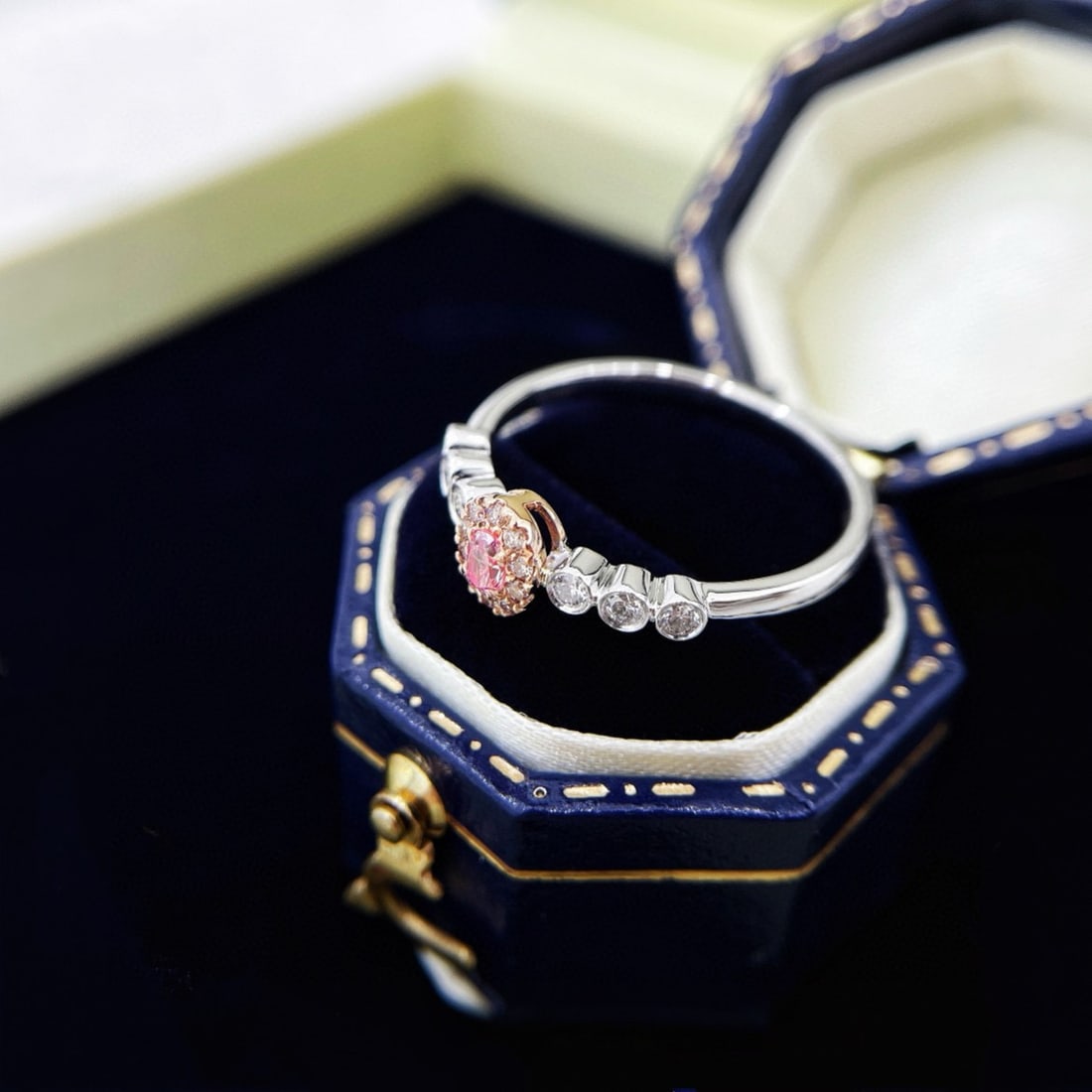 14k Gold 0.28 Ctw Natural Pink Diamond & Diamond Ring - 4