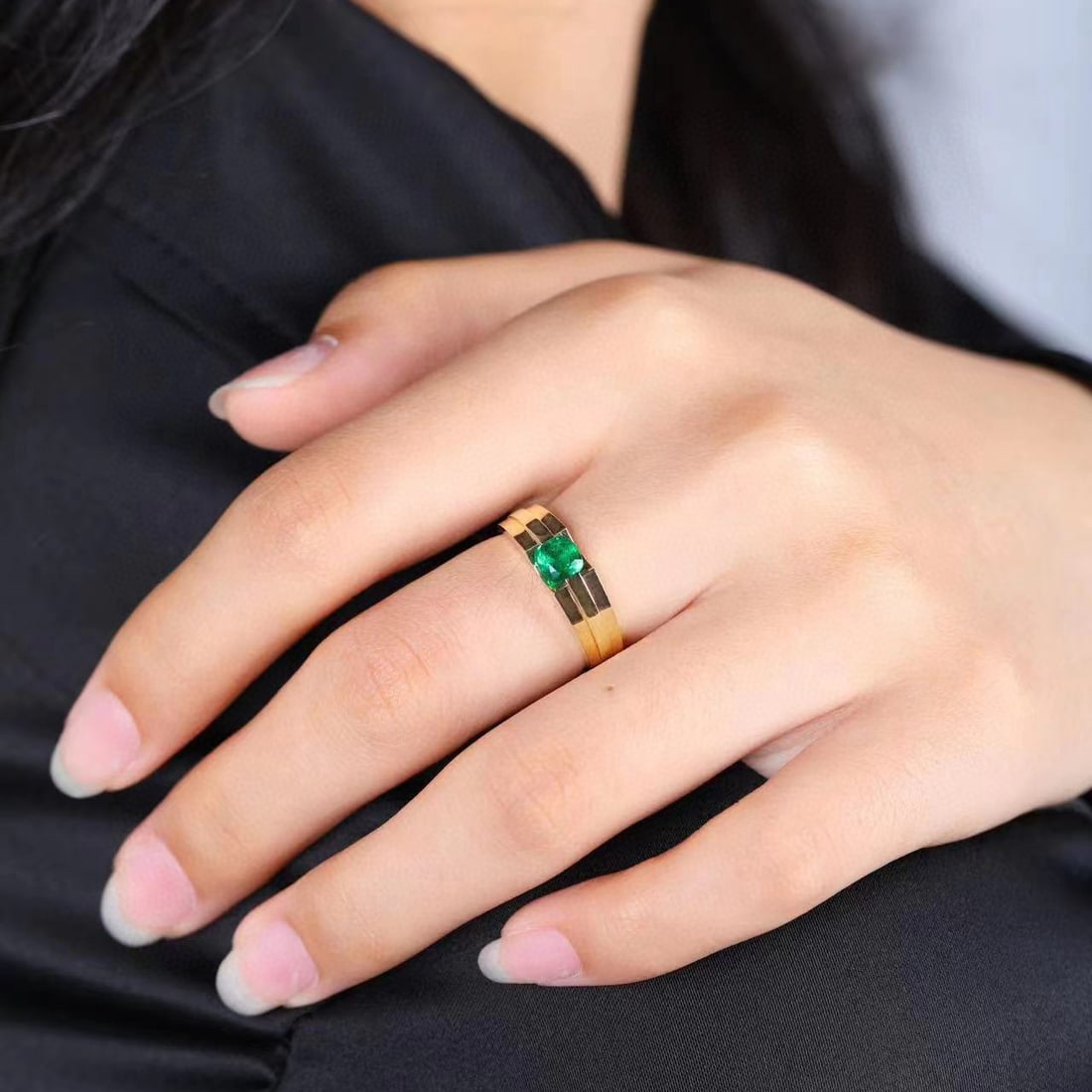14k Gold 0.5 Ct Vivid Green Natural Emerald Ring - 3