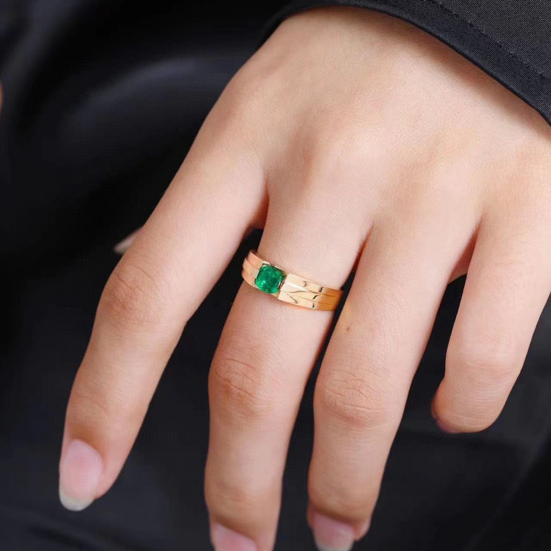 14k Gold 0.5 Ct Vivid Green Natural Emerald Ring - 4