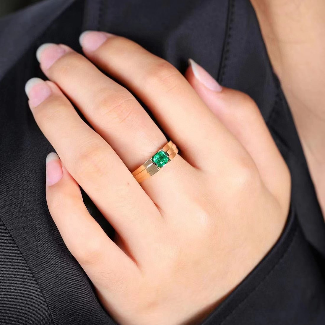 14k Gold 0.5 Ct Vivid Green Natural Emerald Ring - 6