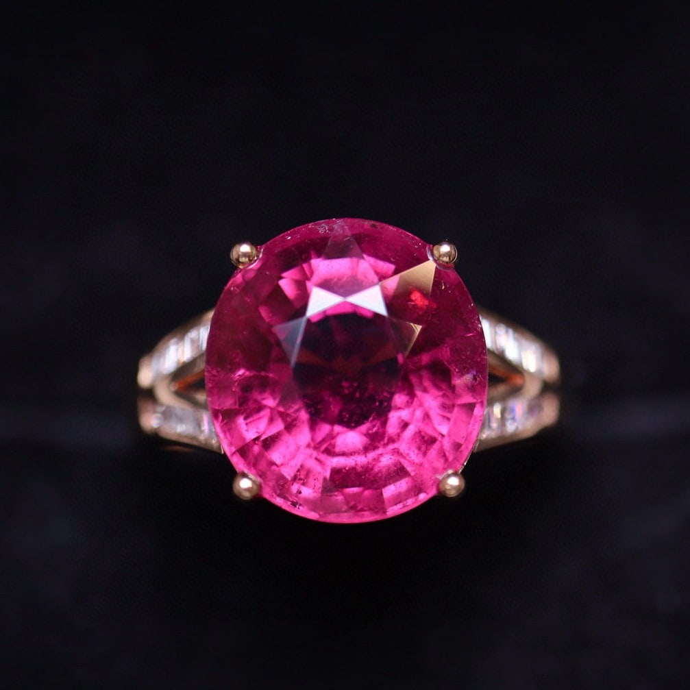 14k Gold 5.82 Ct Natural Tourmaline & Diamond Ring: Ref:230956256 // gold content:14k gold // ring size:7. 25us // // main gemstone:tourmaline // shape:oval // carat weight:5. 82ct // color:red // treatment:natural // // adjacent gemstone 2 :