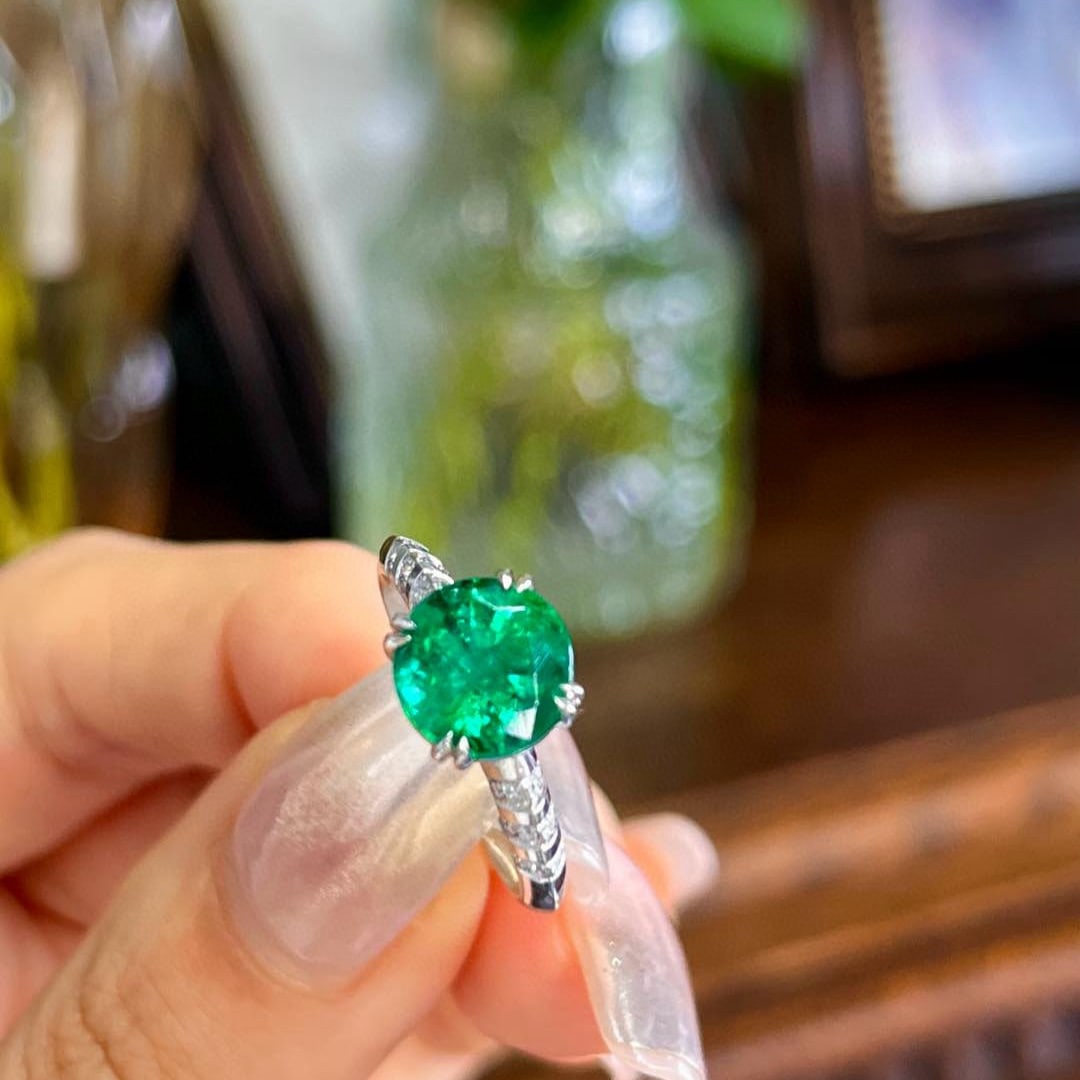 14k Gold 2.63 Ctw Vivid Green Natural Emerald & Diamond Ring: Ref:230956267 // gold content:14k gold // ring size:7. 25us // // main gemstone:emerald // shape:round // carat weight:2. 50ct // color:vivid green // treatment:natural // cut grade:g // //
