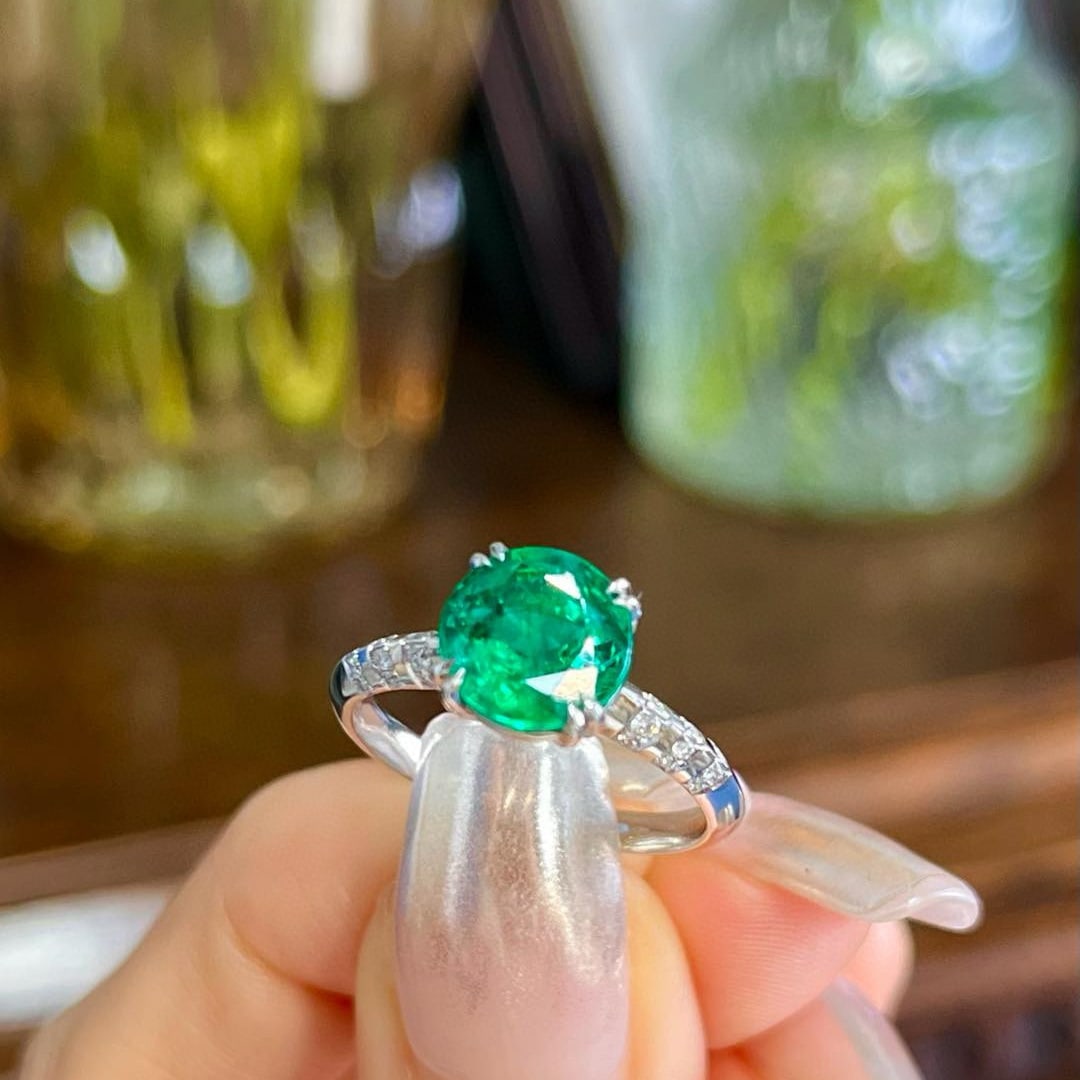 14k Gold 2.63 Ctw Vivid Green Natural Emerald & Diamond Ring - 2