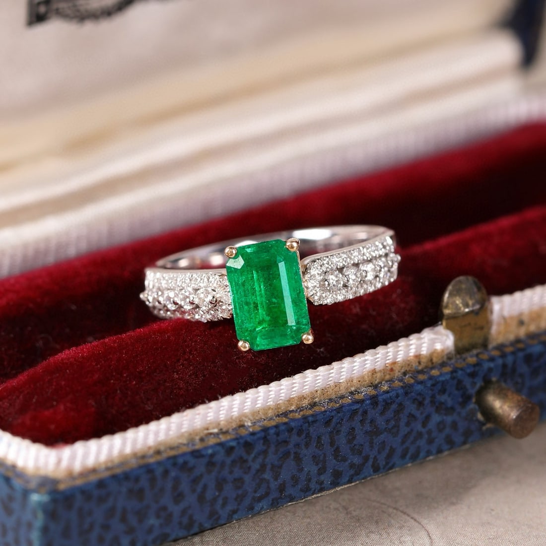 14k Gold 1.63 Ctw Vivid Green Natural Emerald & Diamond Ring - 2