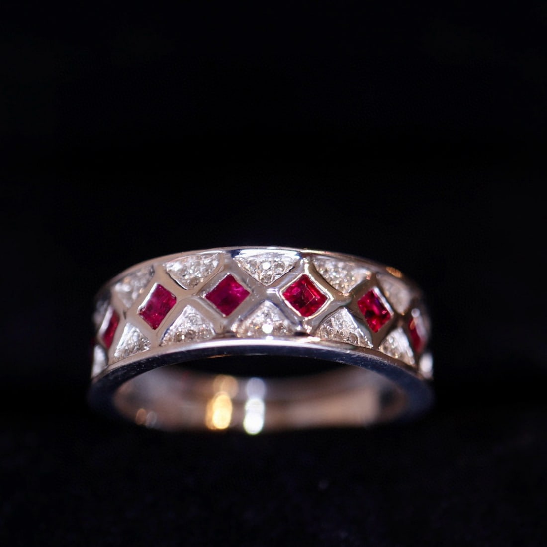 14k Gold 0.6 Ct Natural Ruby & Diamond Ring: Ref:230956272 // gold content:14k gold // ring size:7. 25us // // main gemstone:ruby // shape:square // carat weight:0. 6ct // color:red // treatment:natural // // adjacent gemstone 2 : diamond //