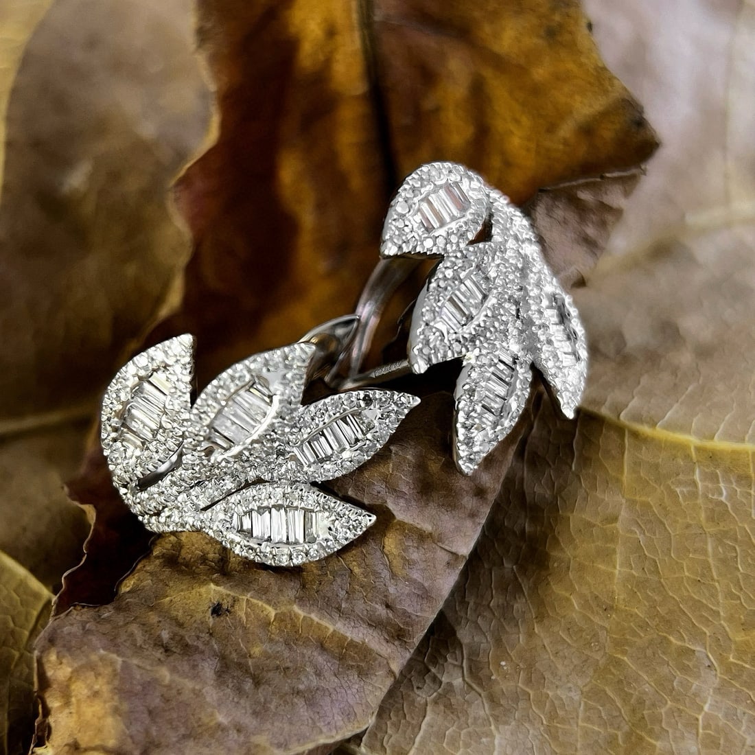 14k Gold 0.56 Ct Natural H Diamond Earrings: Ref:230956278 // gold content:14k gold // main gemstone:diamond // shape:multiply // carat weight:0. 56ct // clarity grade:vs-si // color:h // treatment:natural // Condition: NewLow Estimate: