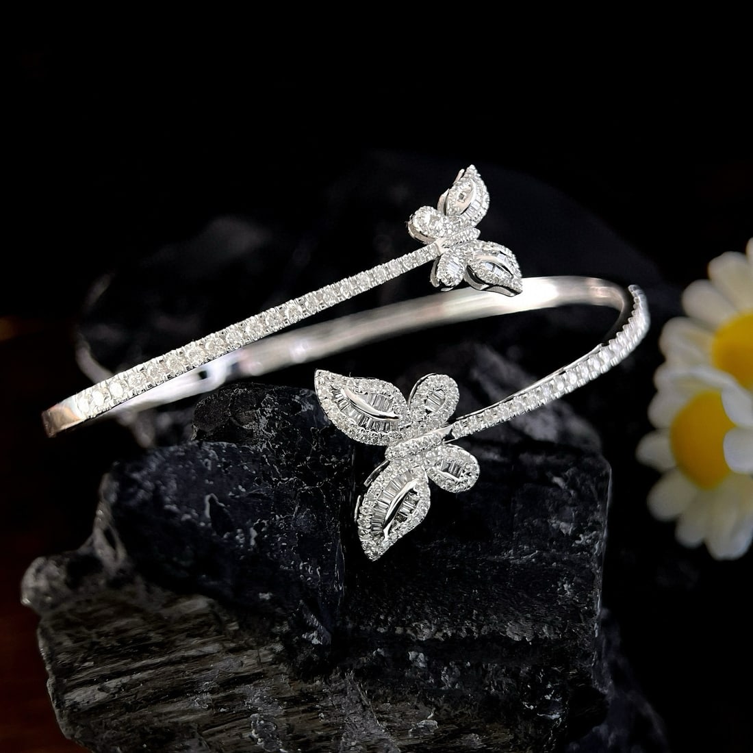 14k Gold 1.4 Ct Natural H Diamond Bangle: Ref:230956279 // gold content:14k gold // main gemstone:diamond // shape:multiply // carat weight:1. 4ct // clarity grade:vs-si // color:h // treatment:natural // Condition: New Low Estimate: 10000.0