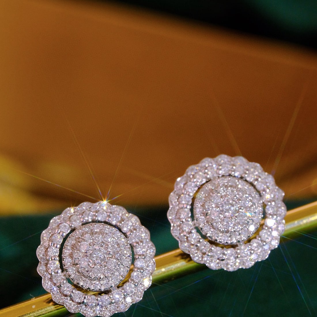 14k Gold 1 Ct Natural H Diamond Earrings: Ref:230956292 // gold content:14k gold // main gemstone:diamond // shape:round // carat weight:1ct // clarity grade:vs-si // color:h // treatment:natural // cut grade:g // Condition: New Low Estimate