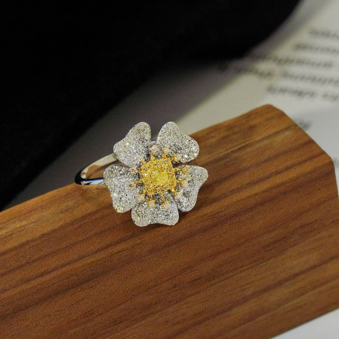 14k Gold 0.9 Ct Natural Color Diamond & Flowers Ring - 2
