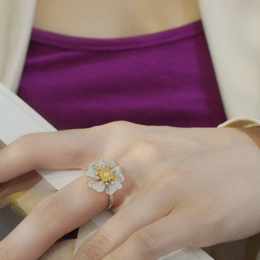 14k Gold 0.9 Ct Natural Color Diamond & Flowers Ring - 5