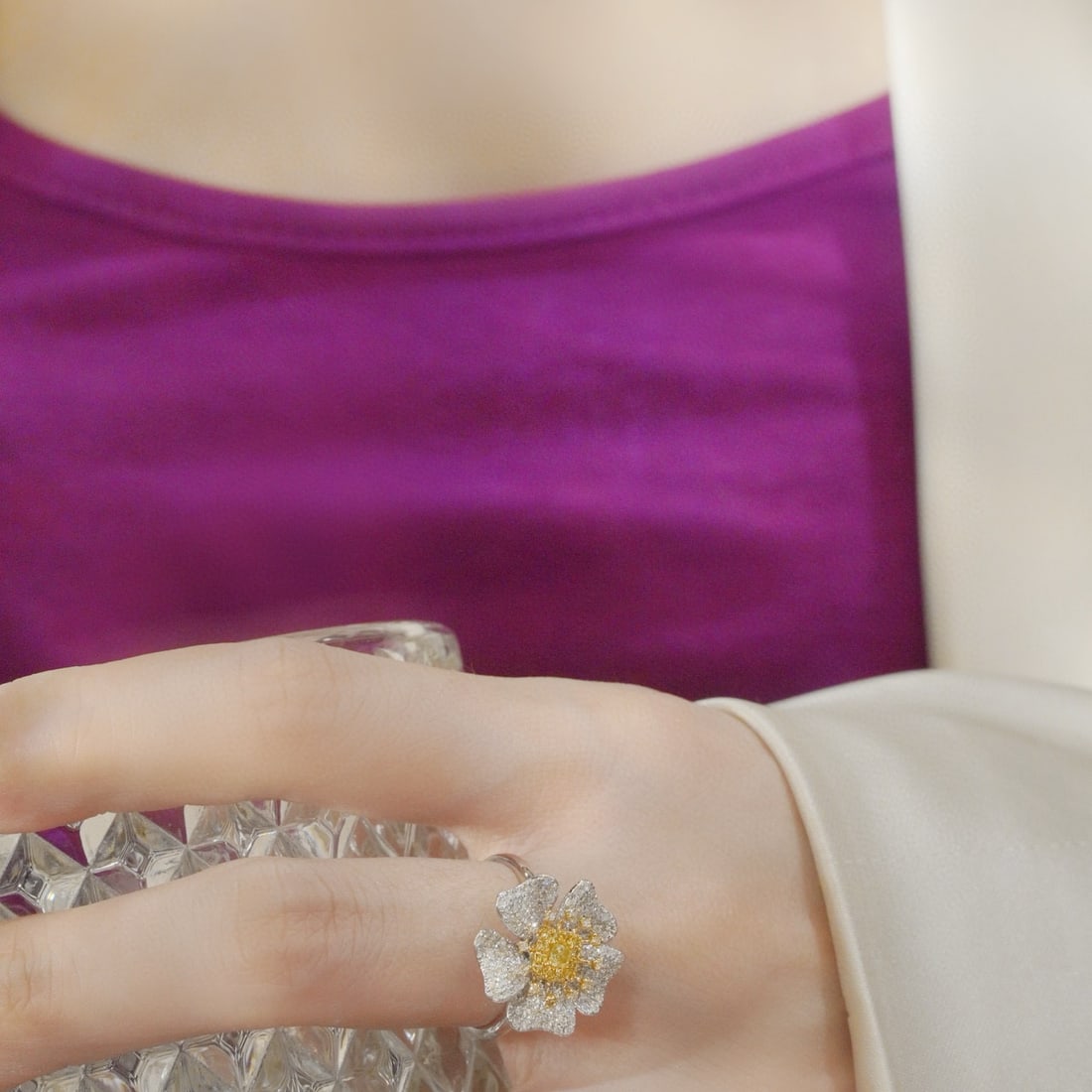 14k Gold 0.9 Ct Natural Color Diamond & Flowers Ring - 6