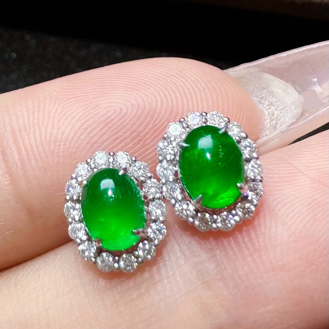 14k Gold 1.58 Ctw Vivid Green Natural Emerald & Diamond Earrings: Ref:230956330 // gold content:14k gold // main gemstone:emerald // shape:oval // carat weight:1. 3ct // color:vivid green // treatment:natural // // adjacent gemstone 2 : diamond // shape:round // car