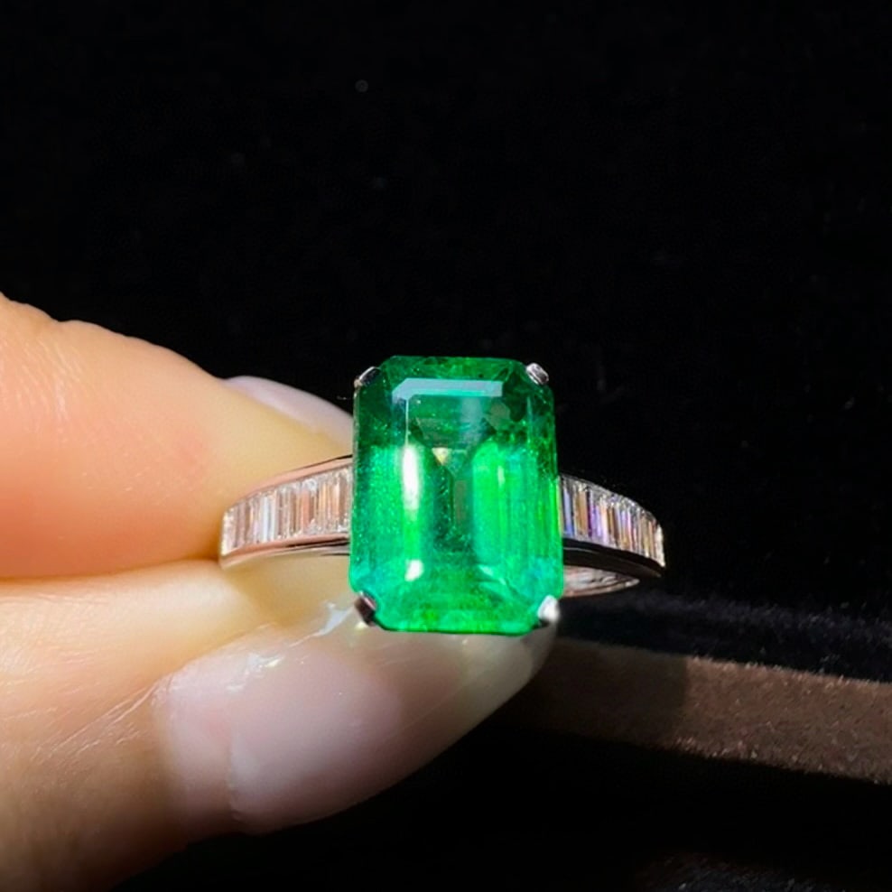 14k Gold 2.70 Ctw Vivid Green Natural Emerald & Diamond Ring - 2
