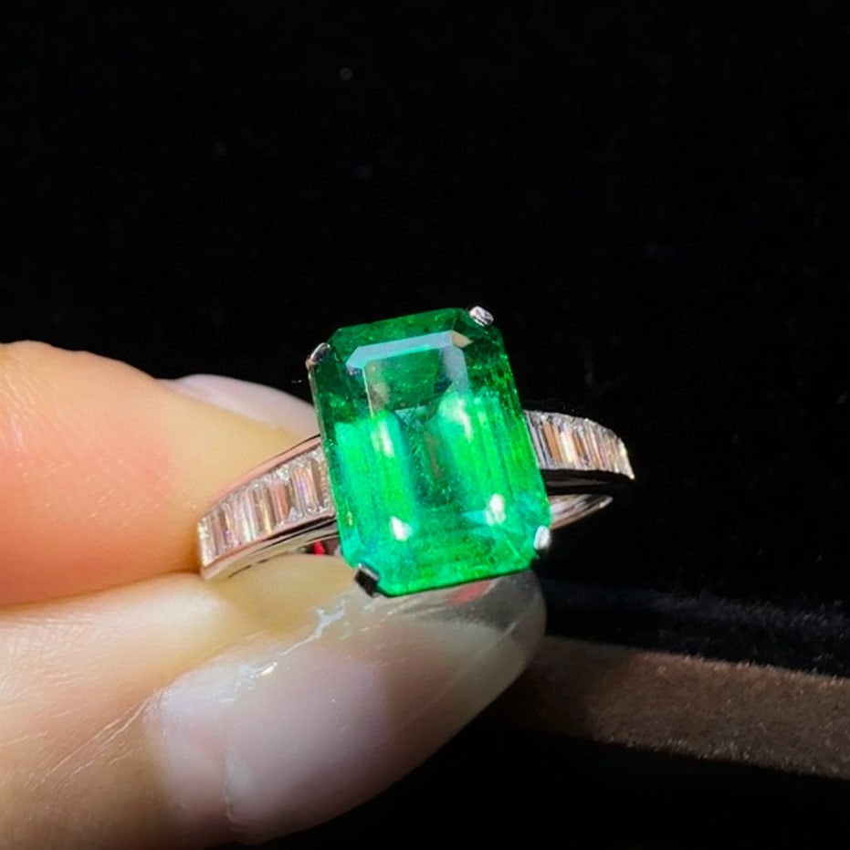 14k Gold 2.70 Ctw Vivid Green Natural Emerald & Diamond Ring - 3