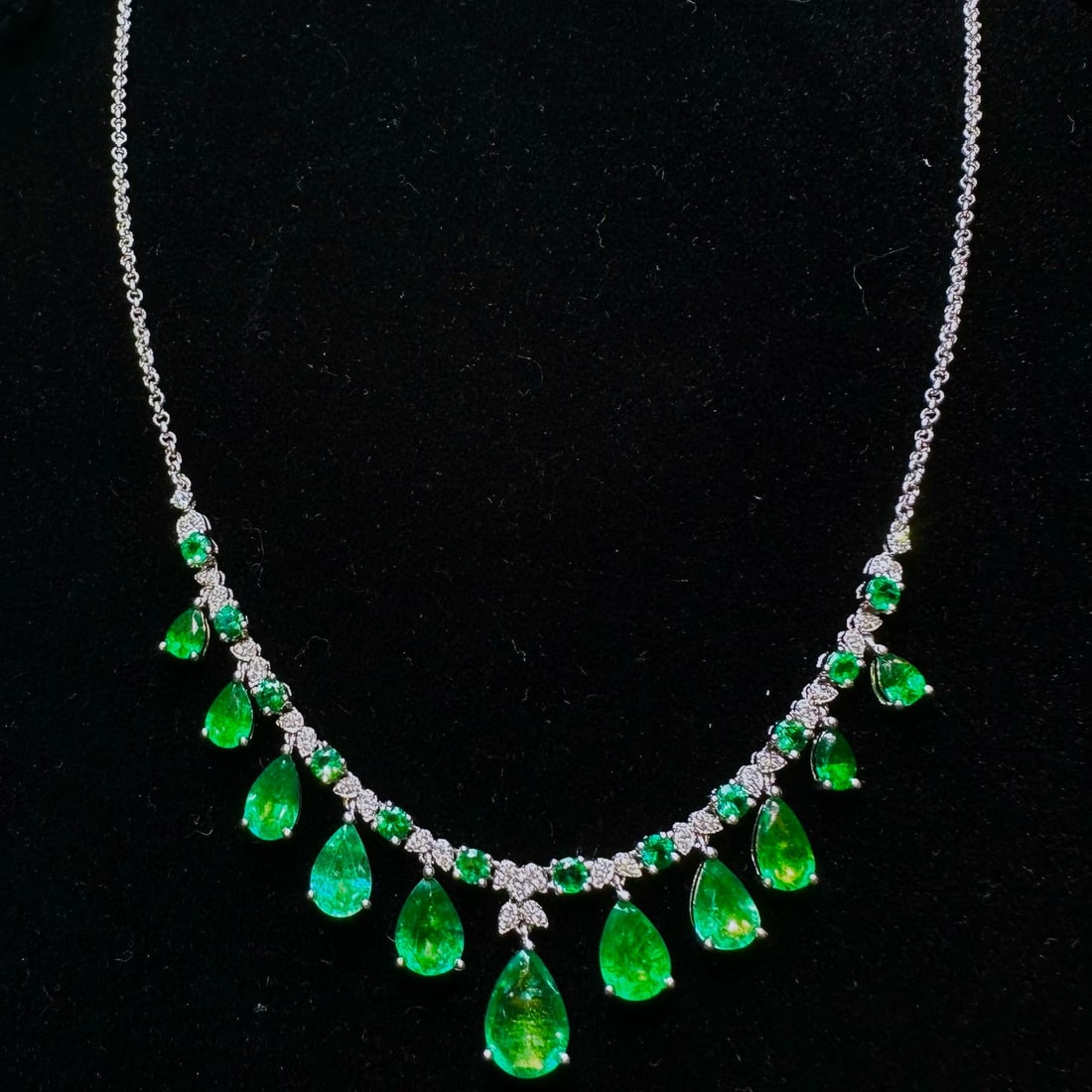 14k Gold 5.79 Ctw Vivid Green Natural Emerald & Diamond Necklace: Ref:230956340 // gold content:14k gold // main gemstone:emerald // shape:pear // carat weight:5. 57ct // color:vivid green // treatment:natural // // adjacent gemstone 2 : diamond // shape:round // ca