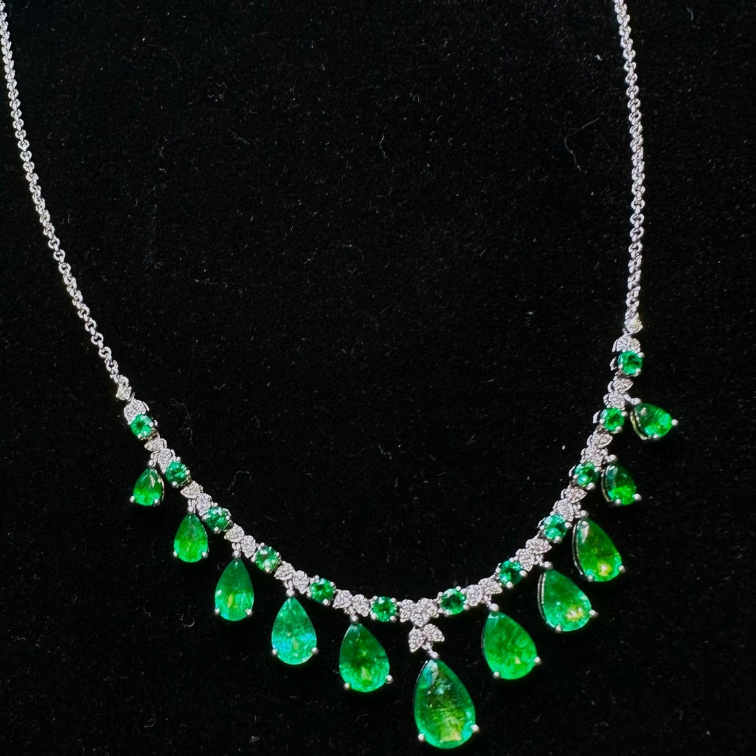 14k Gold 5.79 Ctw Vivid Green Natural Emerald & Diamond Necklace - 3