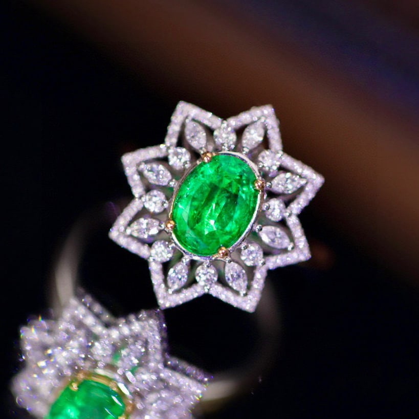 14k Gold 1.75 Ctw Vivid Green Natural Emerald & Diamond Ring/pendant( Without Chain ): Ref:230956342 // gold content:14k gold // ring size:7. 25us // // main gemstone:emerald // shape:oval // carat weight:1. 2ct // color:vivid green // treatment:natural // // adjacent gemstone 2 : diamo