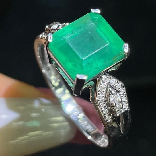 14k Gold 3.6 Ct Natural Emerald & Diamond Ring - 6