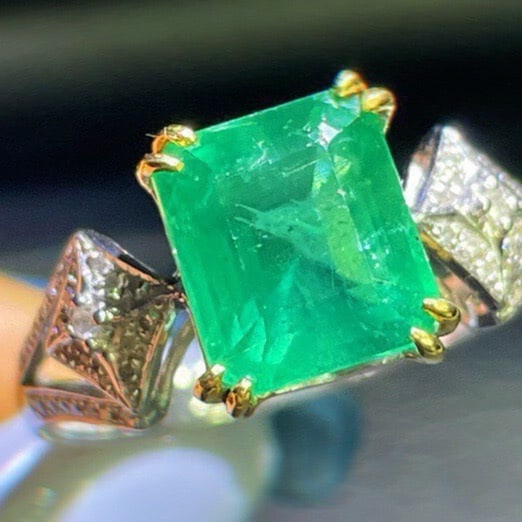 14k Gold 4.5 Ct Natural Emerald & Diamond Ring - 5