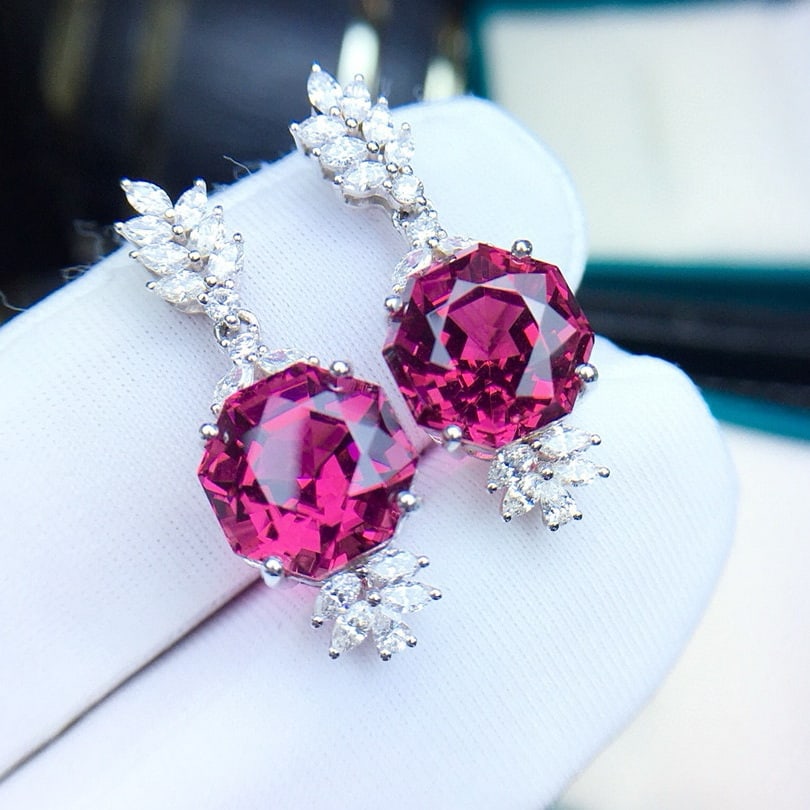 14k Gold 9.8 Ct Natural Tourmaline & Diamond Earrings: Ref:230956385 // gold content:14k gold // main gemstone:tourmaline // shape:octagonal // carat weight:9. 8ct // color:red // treatment:natural // // adjacent gemstone 2 : diamond // shape:multiply