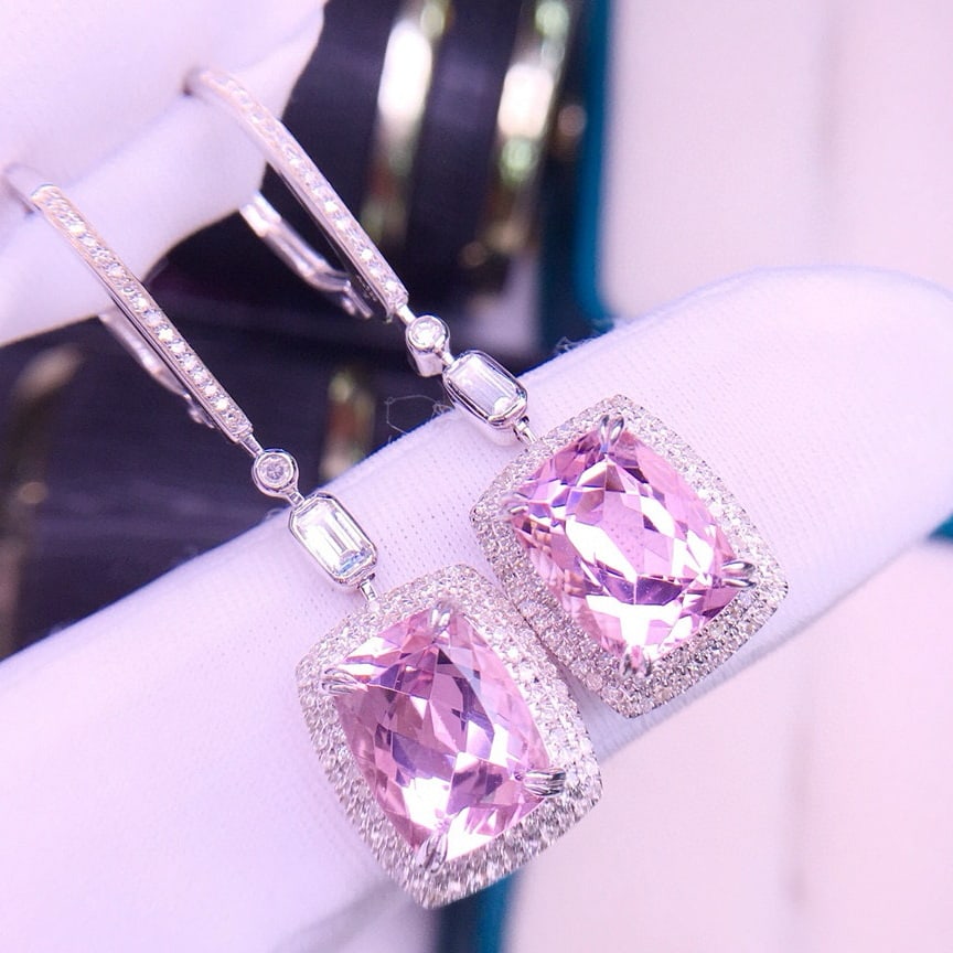 14k Gold 5.6 Ct Natural Kunzite & Diamond Earrings: Ref:230956388 // gold content:14k gold // main gemstone:kunzite // shape:cushion // carat weight:5. 6ct // color:pink // treatment:natural // // adjacent gemstone 2 : diamond // shape:round // clarity