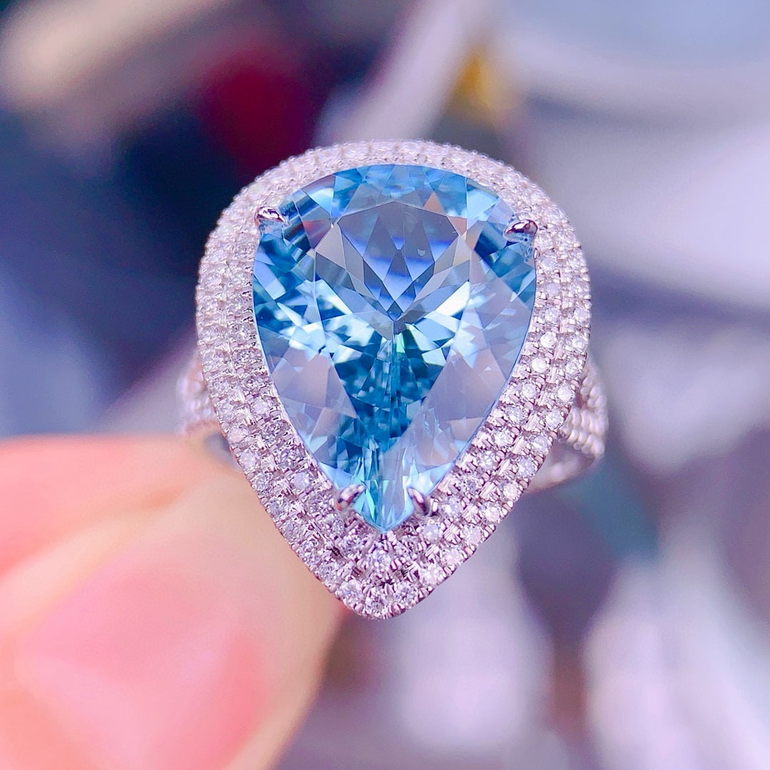 14k Gold 4.6 Ct Natural Aquamarine & Diamond Ring: Ref:230956400 // gold content:14k gold // ring size:7. 25us // // main gemstone:aquamarine // shape:pear // carat weight:4. 6ct // color:santa maria color // treatment:natural // // adjacent gemstone