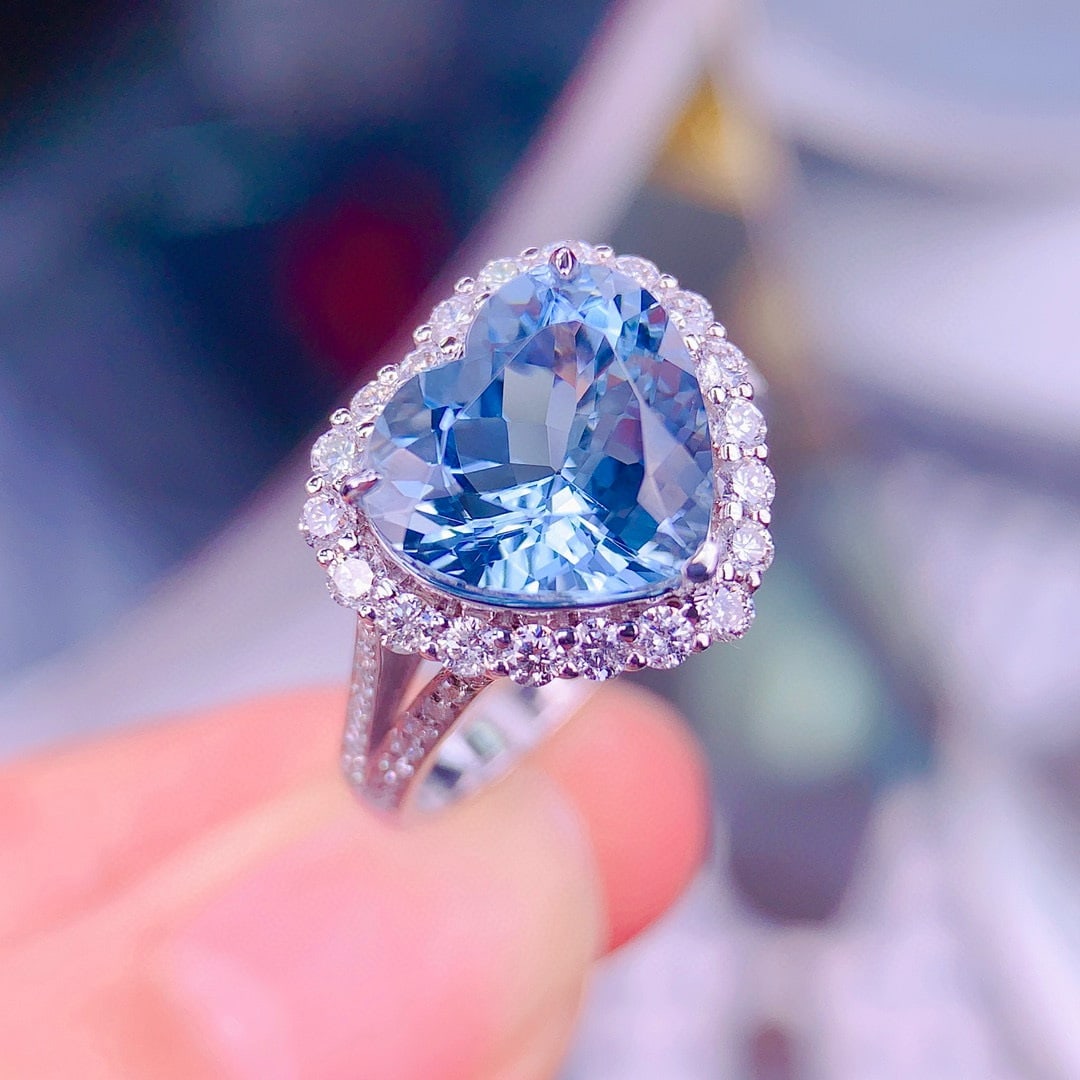 14k Gold 3.3 Ct Natural Aquamarine & Diamond Ring - 2