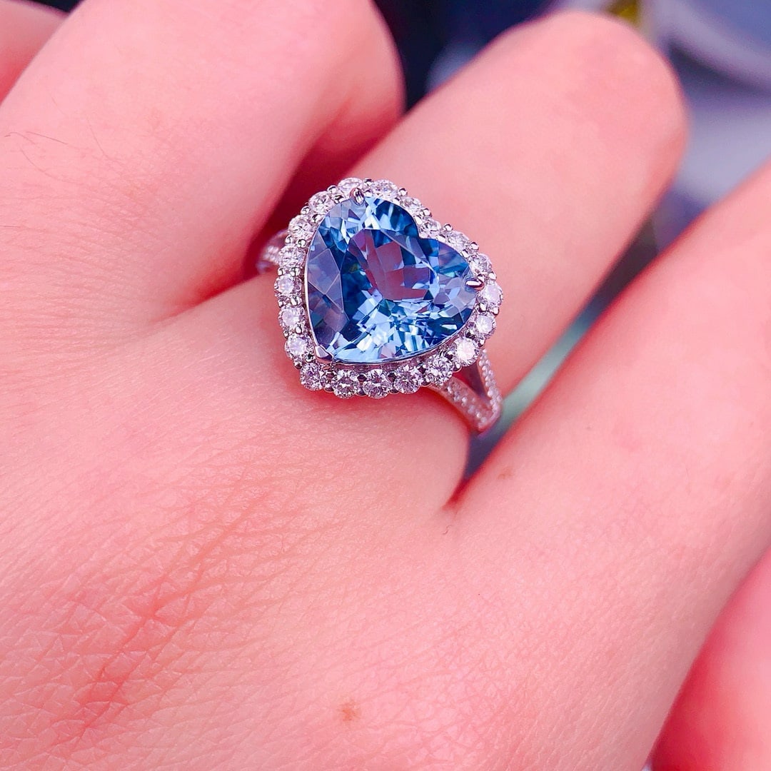 14k Gold 3.3 Ct Natural Aquamarine & Diamond Ring - 5