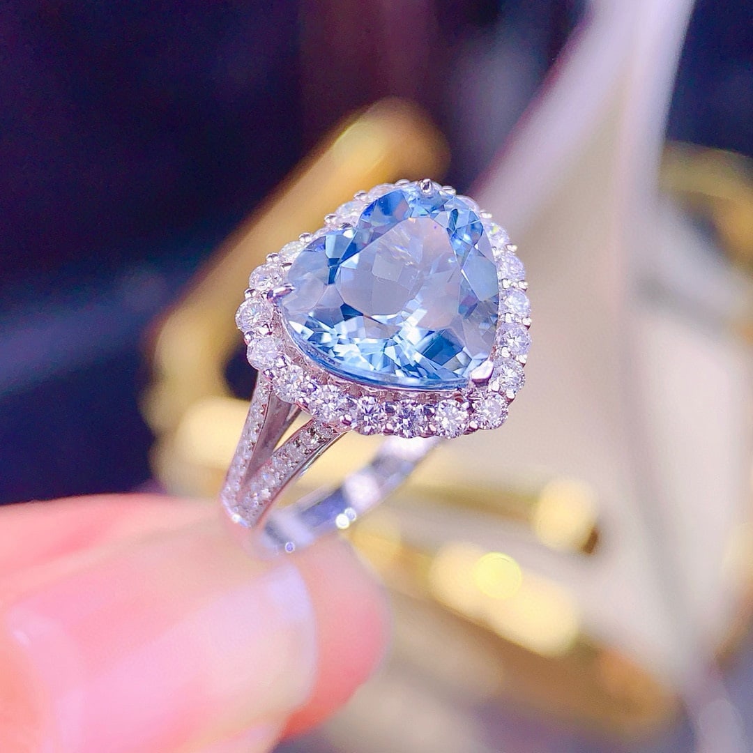 14k Gold 3.3 Ct Natural Aquamarine & Diamond Ring: Ref:230956419 // gold content:14k gold // ring size:7. 25us // // main gemstone:aquamarine // shape:heart // carat weight:3. 3ct // color:blue // treatment:natural // // adjacent gemstone 2 : diamond