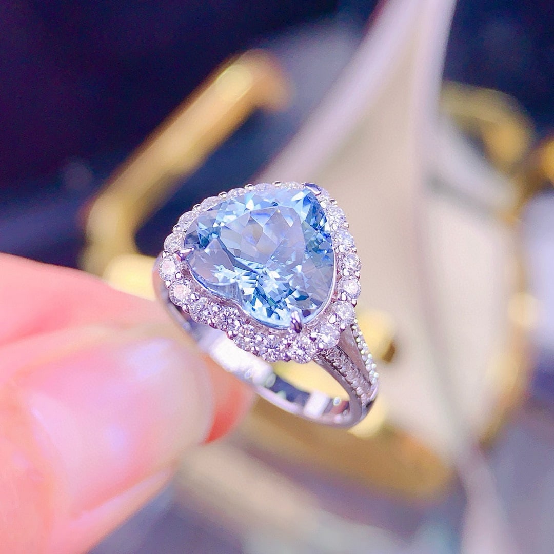 14k Gold 3.3 Ct Natural Aquamarine & Diamond Ring - 2