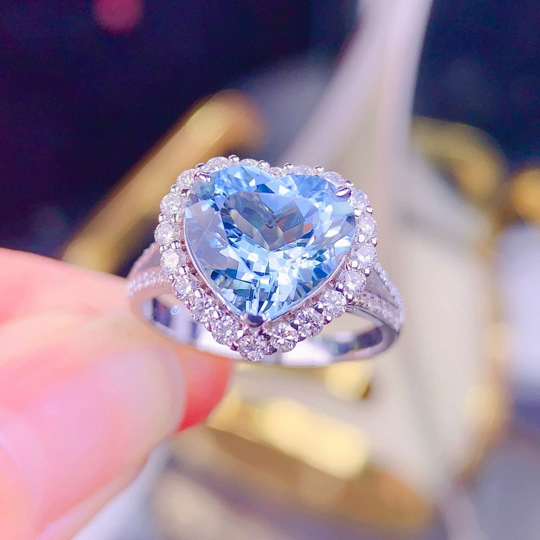 14k Gold 3.3 Ct Natural Aquamarine & Diamond Ring - 3