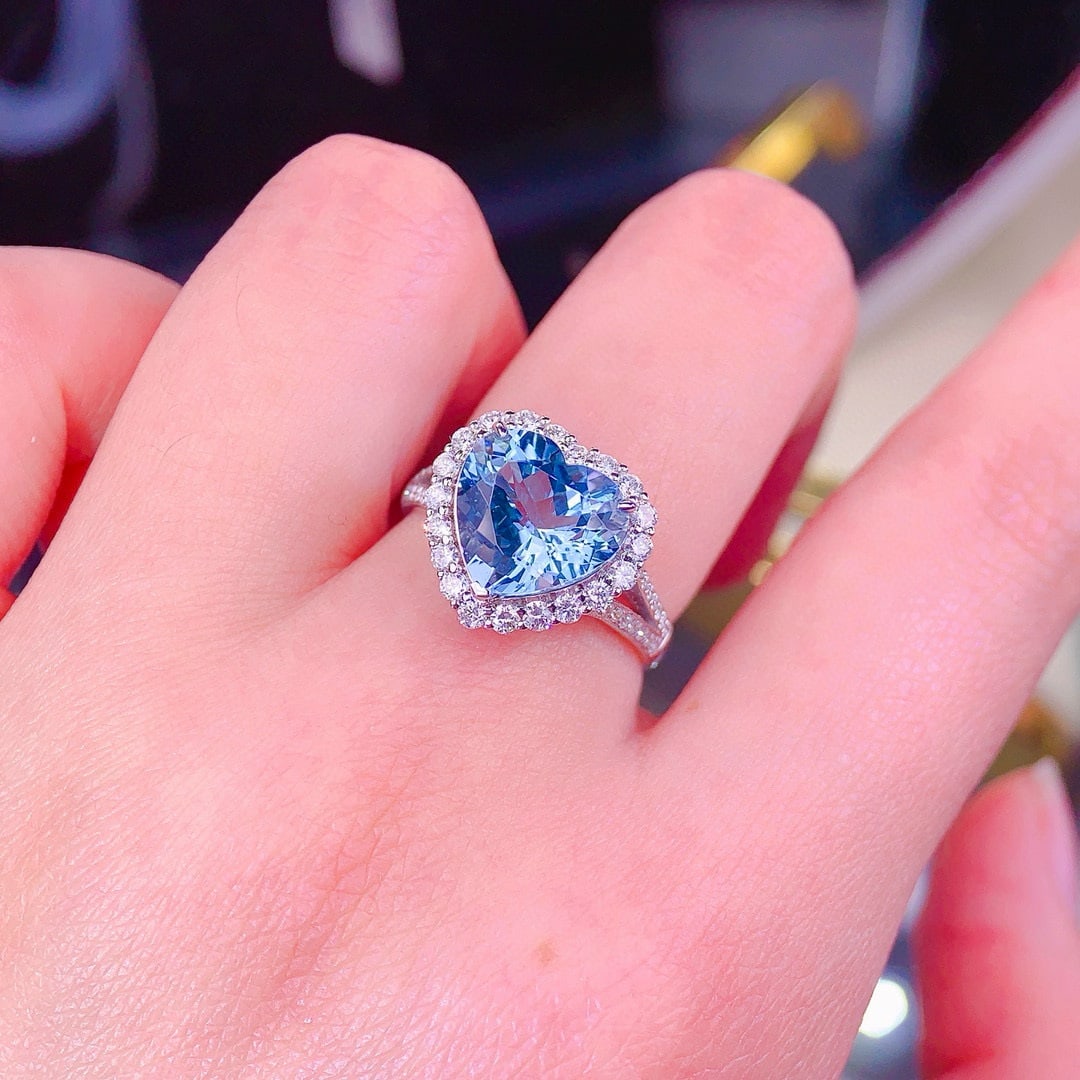 14k Gold 3.3 Ct Natural Aquamarine & Diamond Ring - 4