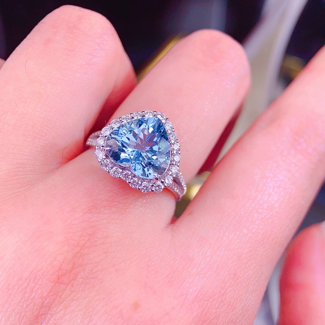 14k Gold 3.3 Ct Natural Aquamarine & Diamond Ring - 5