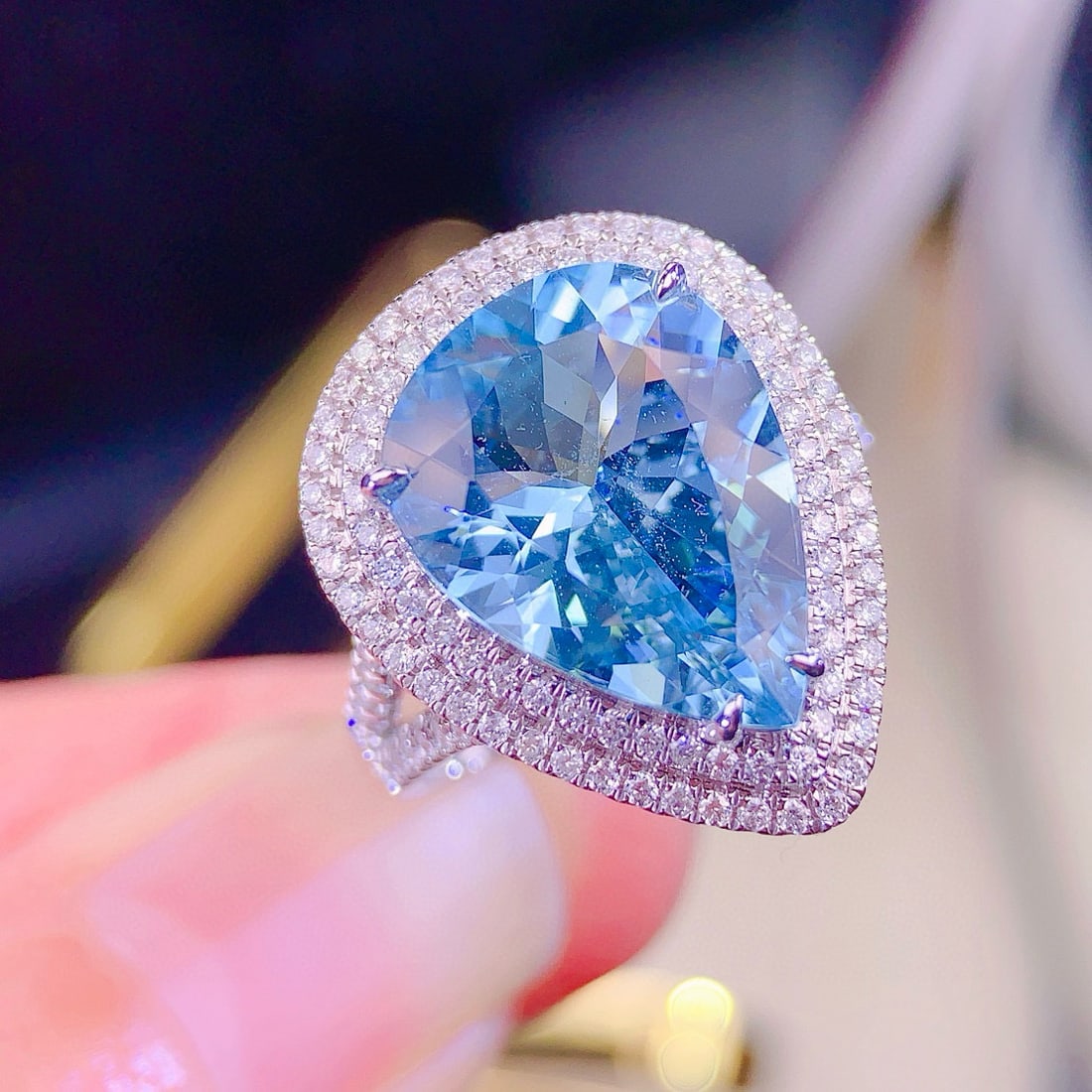 14k Gold 4.6 Ct Natural Aquamarine & Diamond Ring - 2