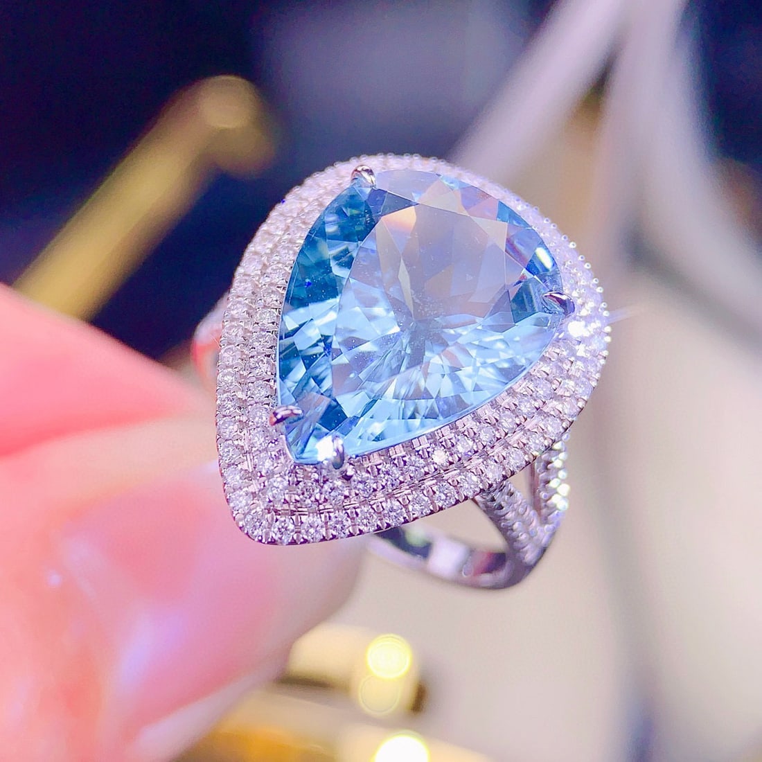 14k Gold 4.6 Ct Natural Aquamarine & Diamond Ring - 3