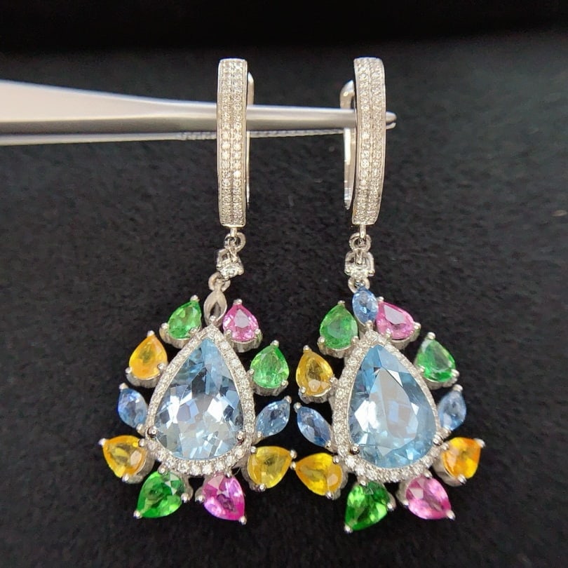 14k Gold 5.3 Ct Natural Aquamarine & Diamond & Diamond Earrings: Ref:230956435 // gold content:14k gold // main gemstone:aquamarine // shape:pear // carat weight:5. 3ct // color:blue // treatment:natural // // adjacent gemstone 2 : diamond // shape:round //