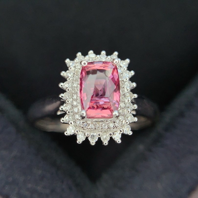 14k Gold 1.07 Ct Natural Padparadscha Sapphire & Diamond Ring: Ref:230956437 // gold content:14k gold // ring size:7. 25us // // main gemstone:padparadscha sapphire // shape:cushion // carat weight:1. 07ct // color:orangish pink // treatment:natural // //